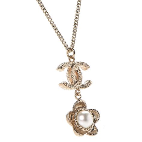 chanel flower choker